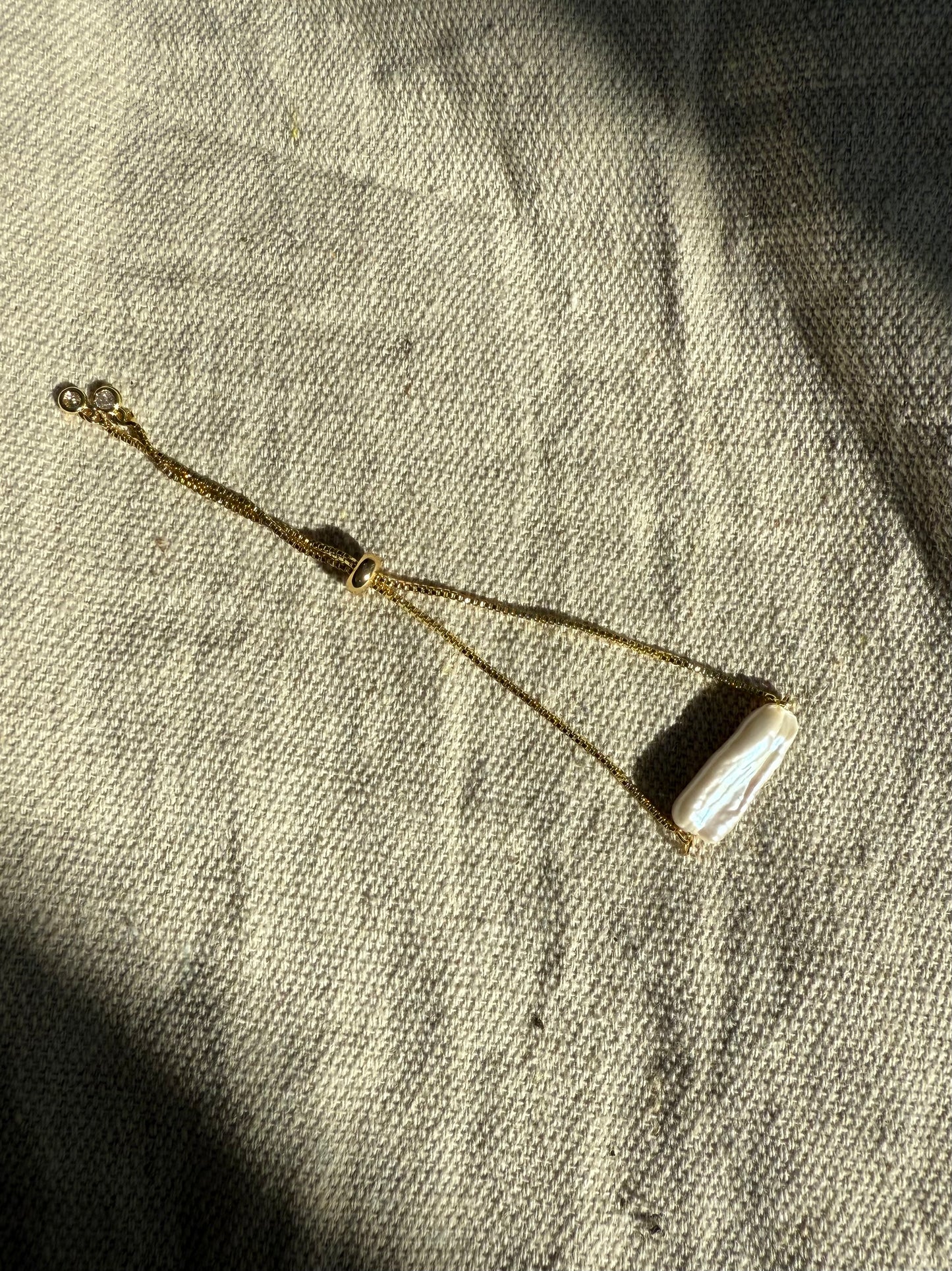 Hallie gold plated bracelet with baroque pearl