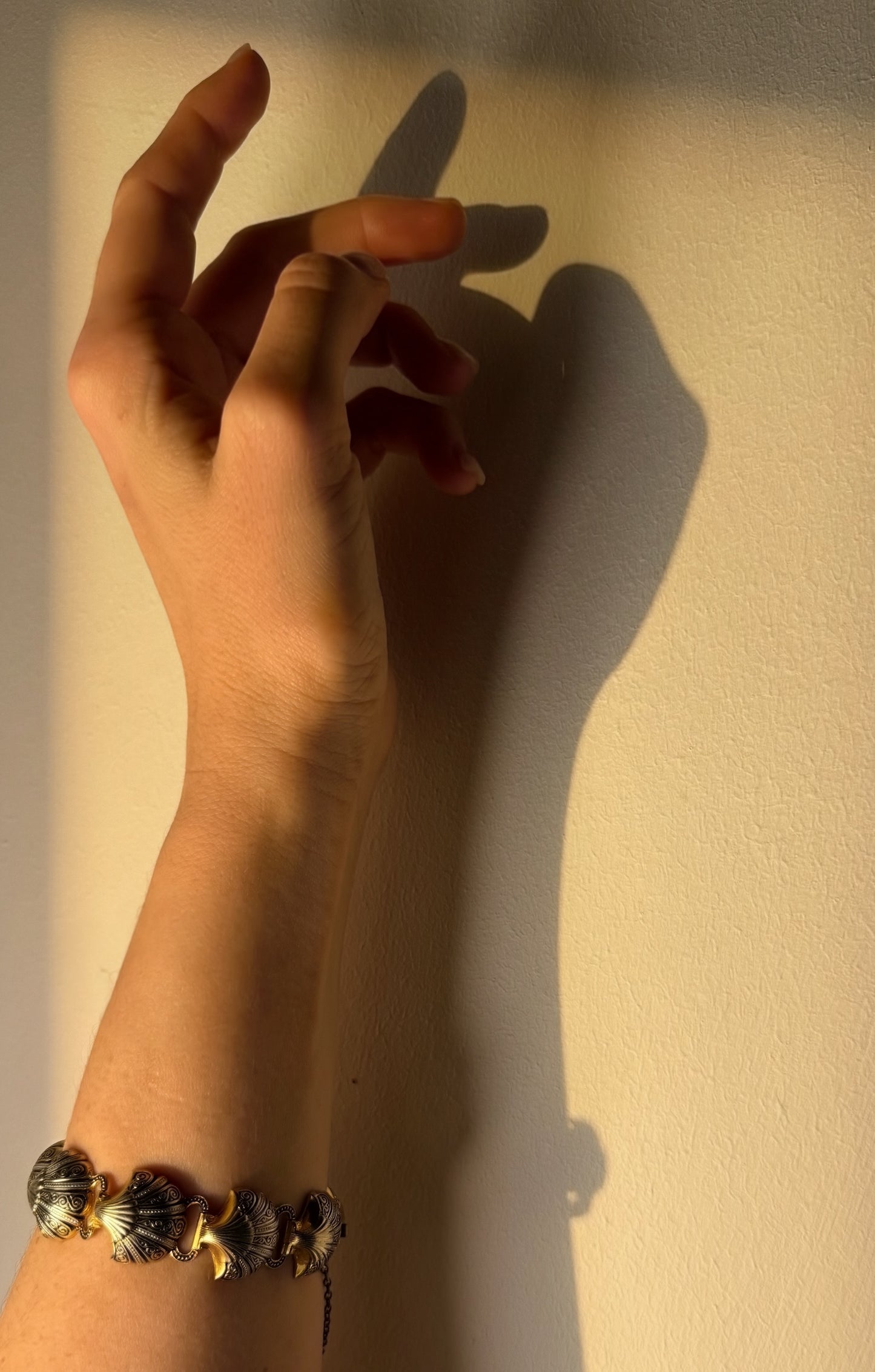 Vintage Damascene Shell Bracket c.1950s