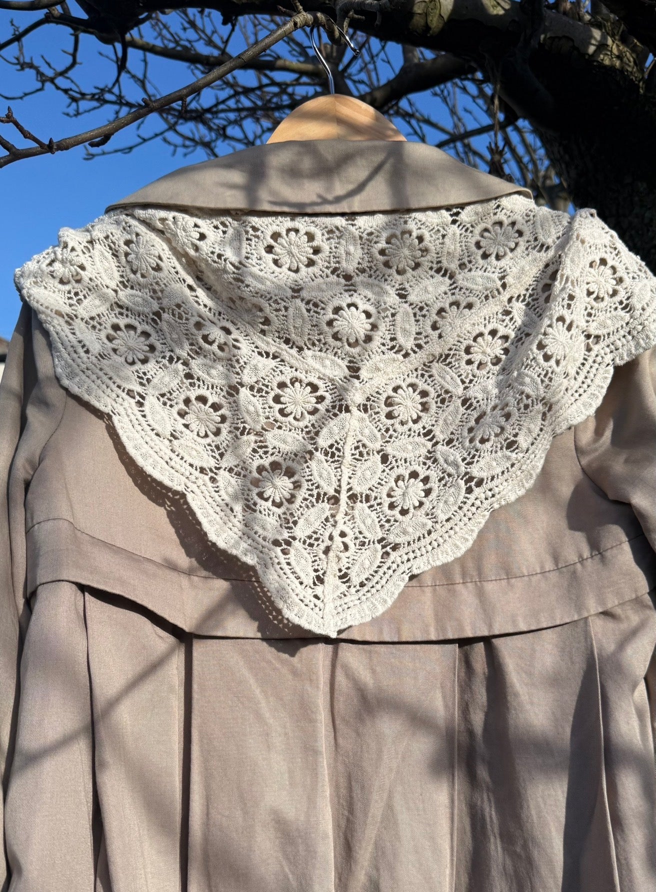 Vintage Scallop edged Lace Triangle Scarf