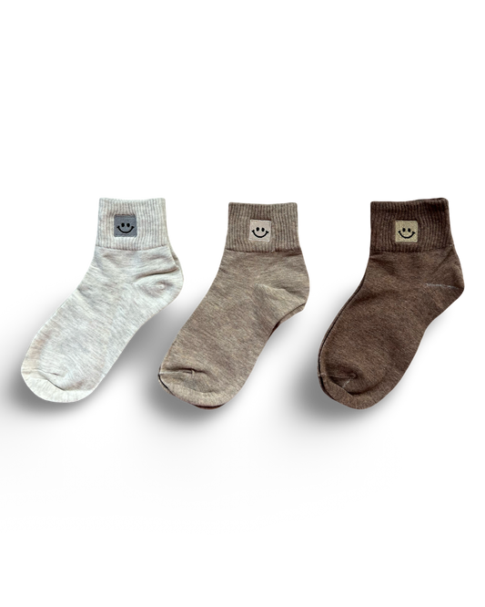 Neutral mix embroidered smiley face 3 pk socks