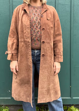 Load image into Gallery viewer, Brown 70s suede trench coat
