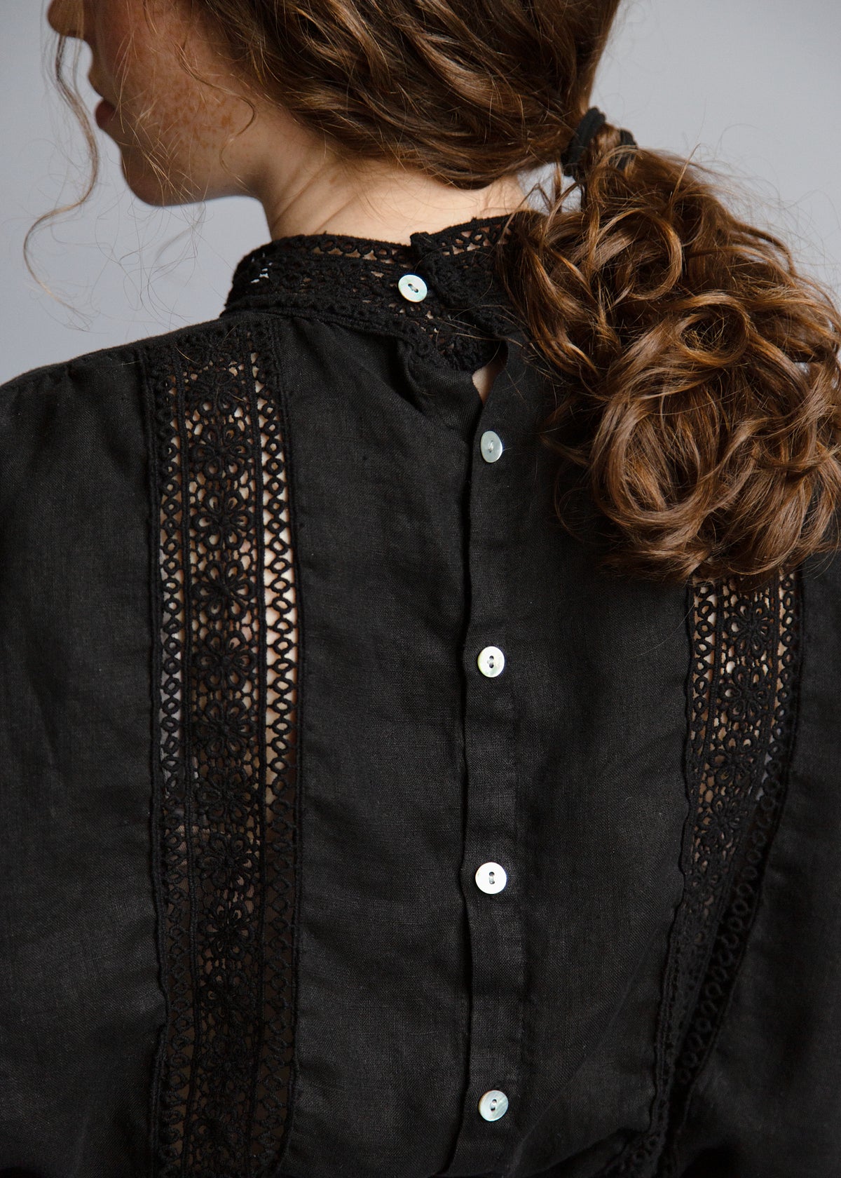THE VICTORIA LINEN LACE BLOUSE