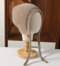 Load image into Gallery viewer, Pure wool bonnet