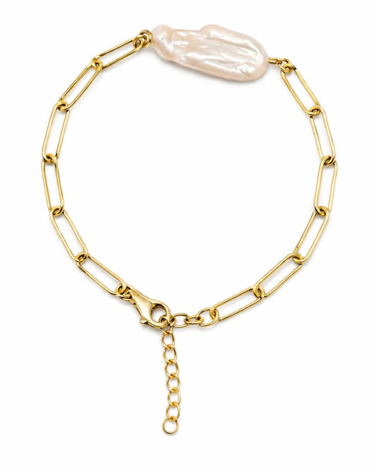 Madelaine gold plated bracelet with baroque pearl