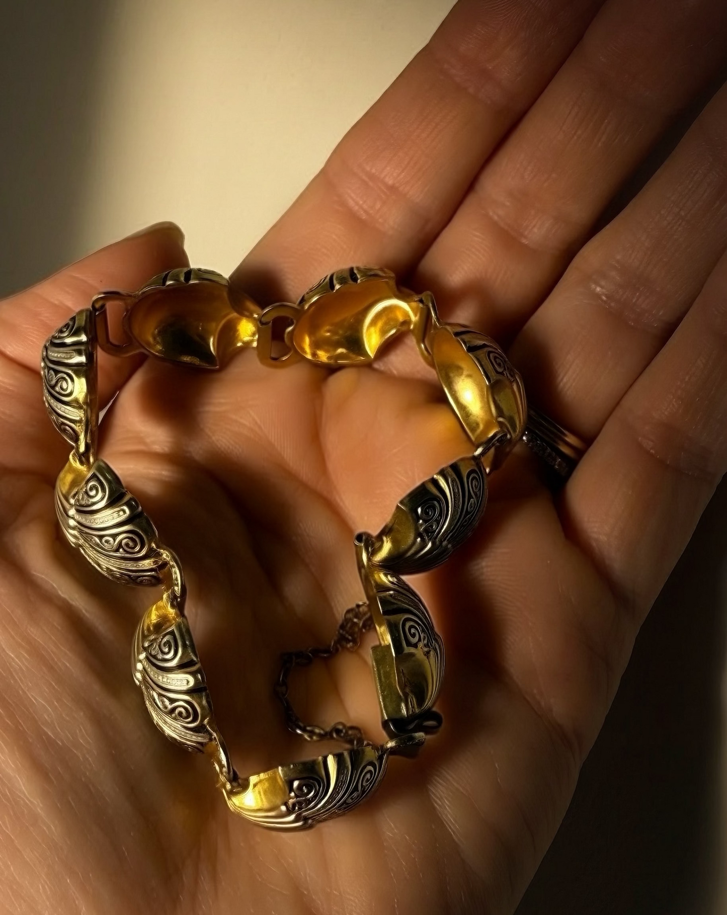 Vintage Damascene Shell Bracket c.1950s